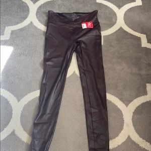 Spanx Size L Faux Leather Leggings (color: wine)